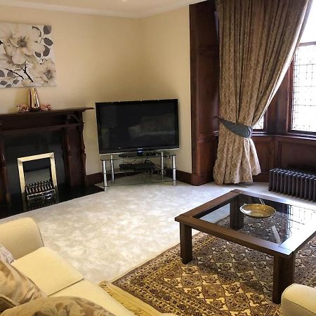 Beautiful 4-Bed Villa In Glasgow Eksteriør bilde